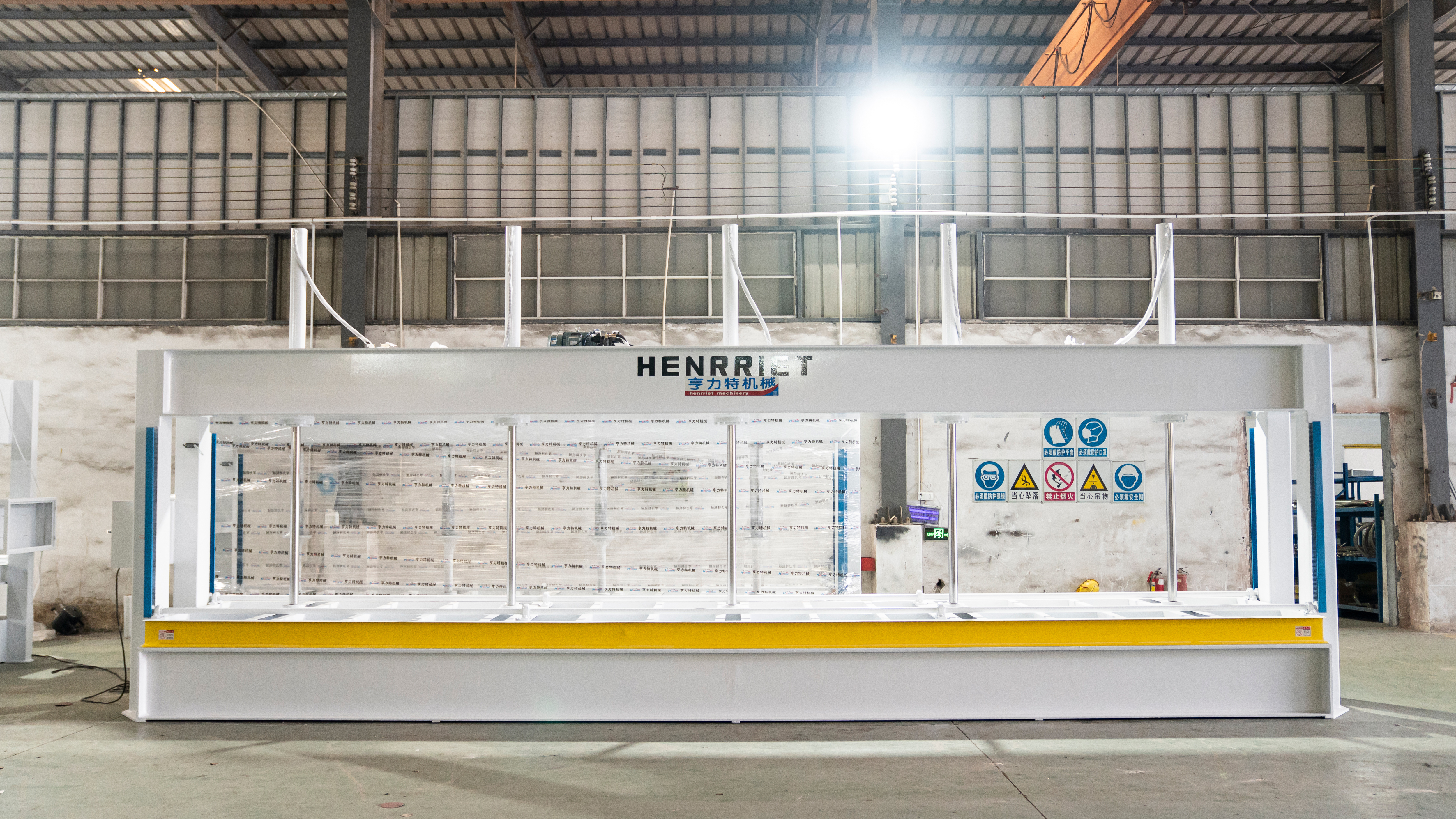 Latest company Cases about UAE Customer Improves Large Panel Processing with 8.5 Meter Hydraulic Cold Press Machine